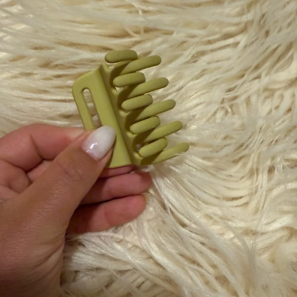 Lot of 3 hair clips